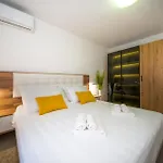 A-more Apartman *
